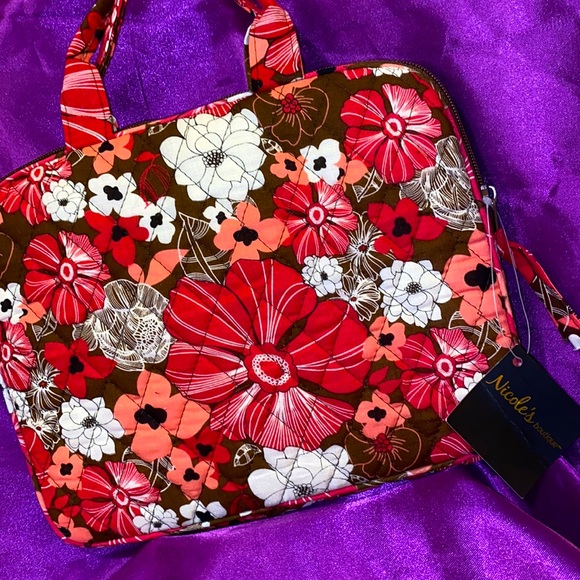 IPad Case. Two handles with a flower design. - Picture 2 of 6